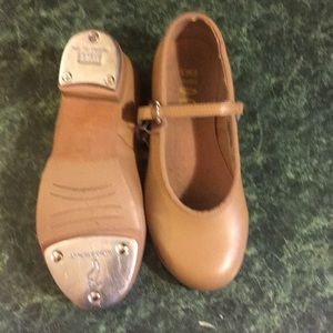 101/2 Bloch tap shoes